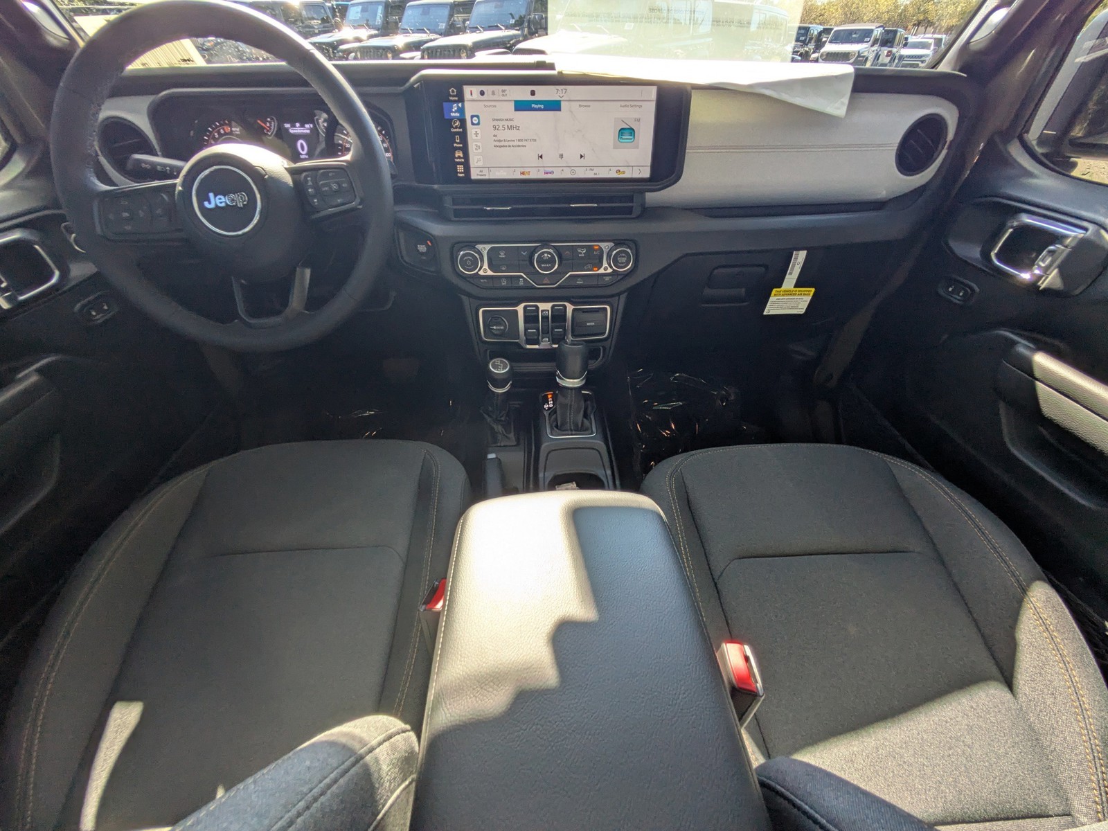 2025 Jeep Gladiator - Photo 13