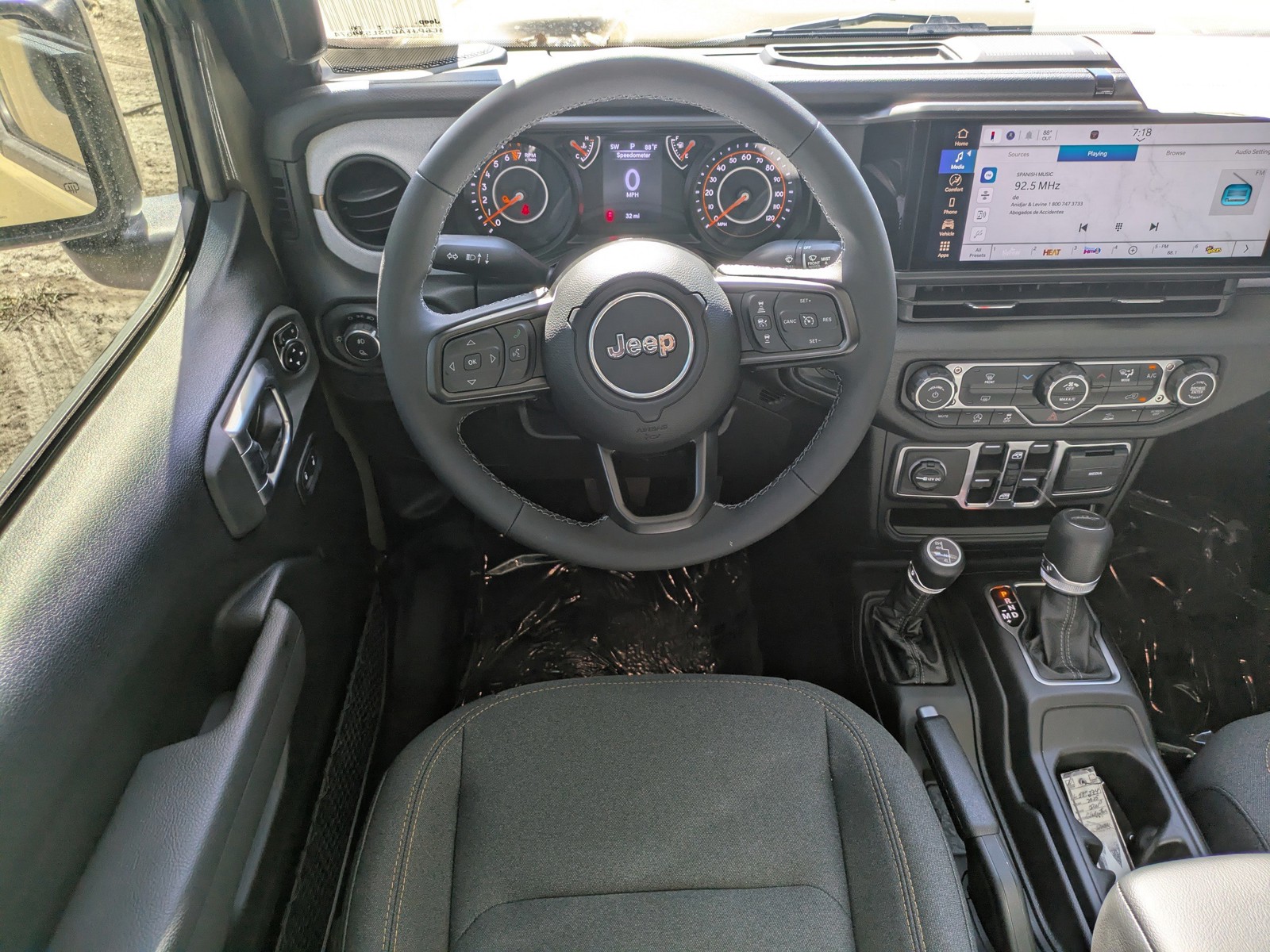 2025 Jeep Gladiator - Photo 14