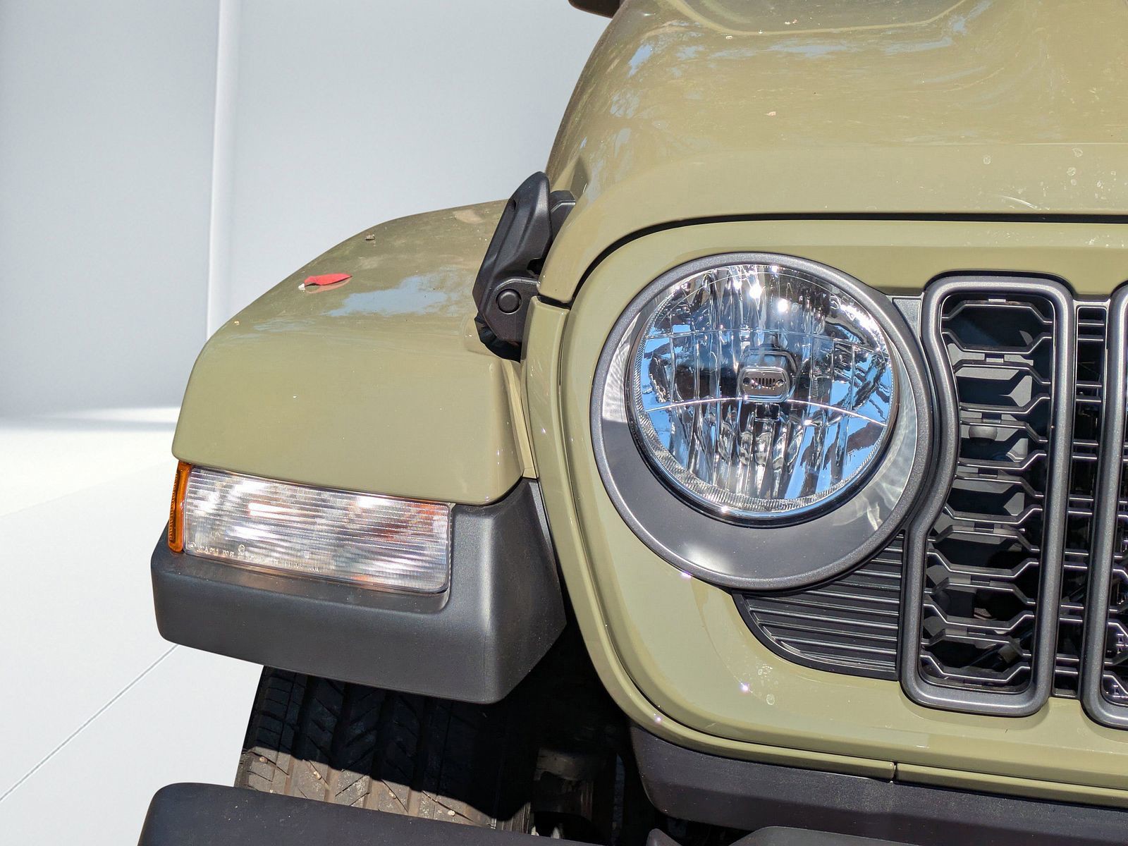 2025 Jeep Gladiator - Photo 8