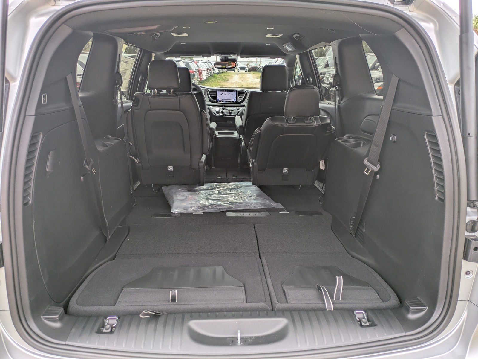 2026 Chrysler Pacifica - Photo 11