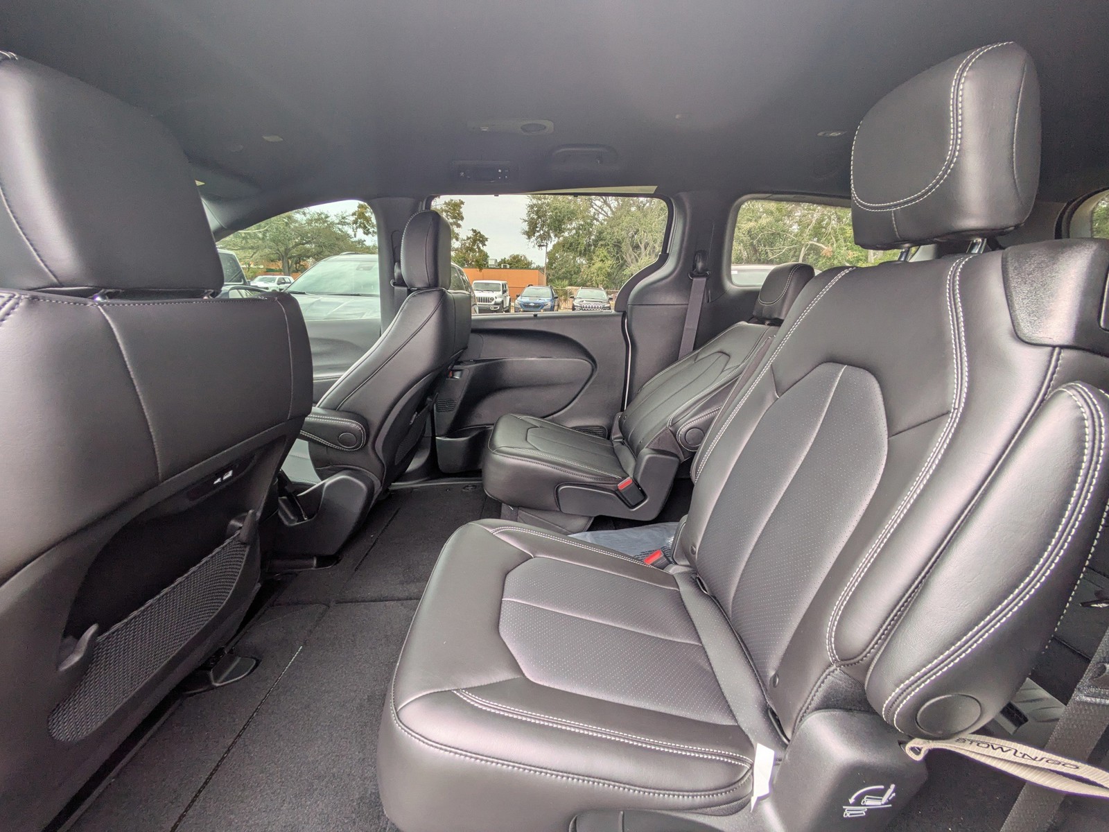 2026 Chrysler Pacifica - Photo 12