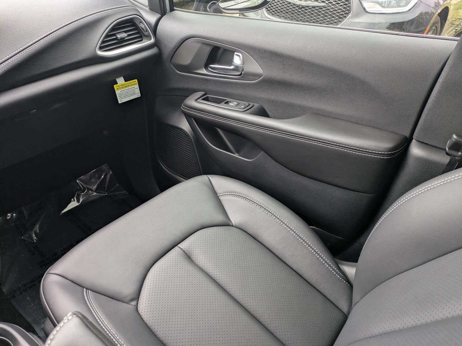 2026 Chrysler Pacifica - Photo 15