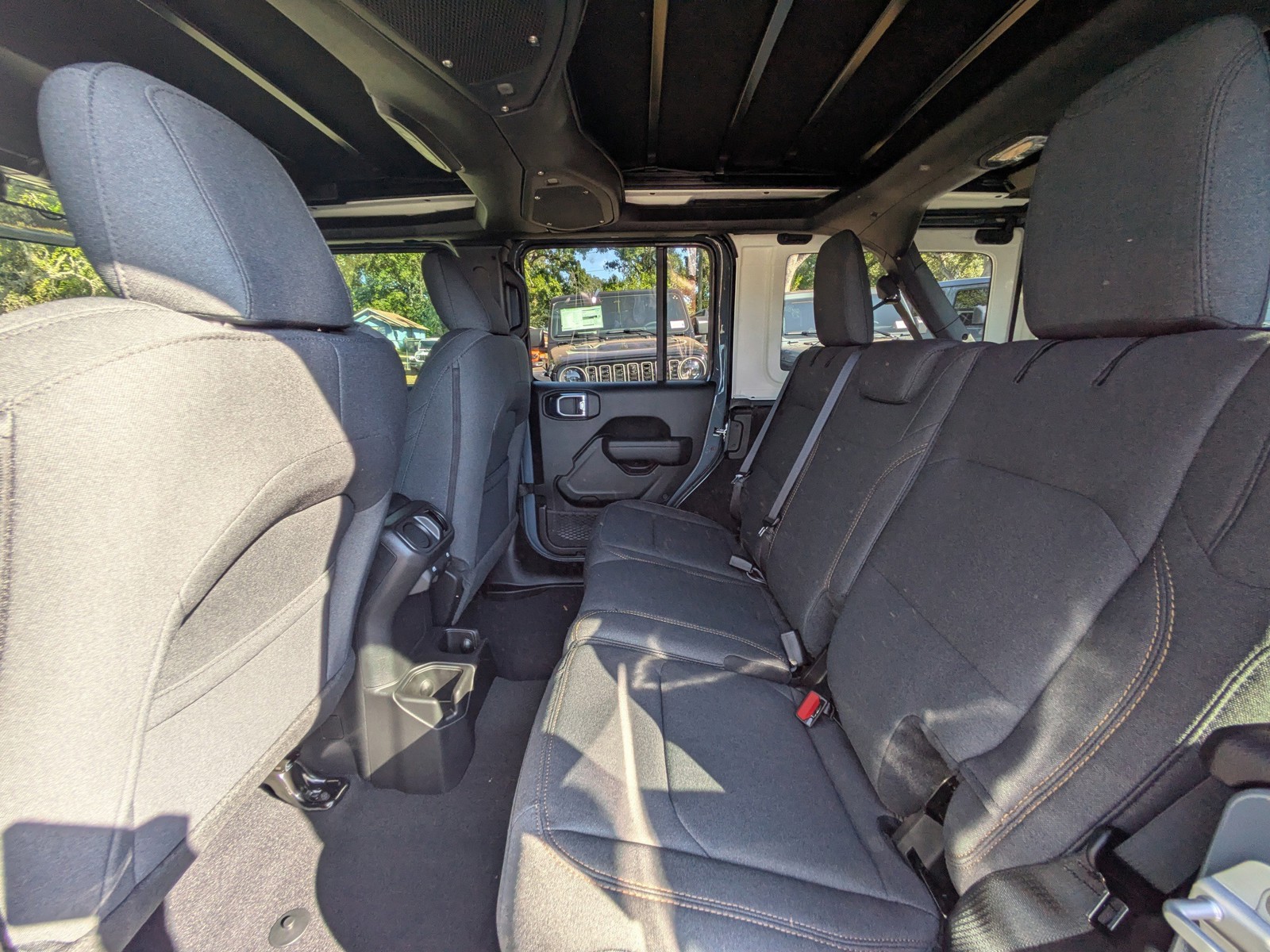 2026 Jeep Wrangler - Photo 12