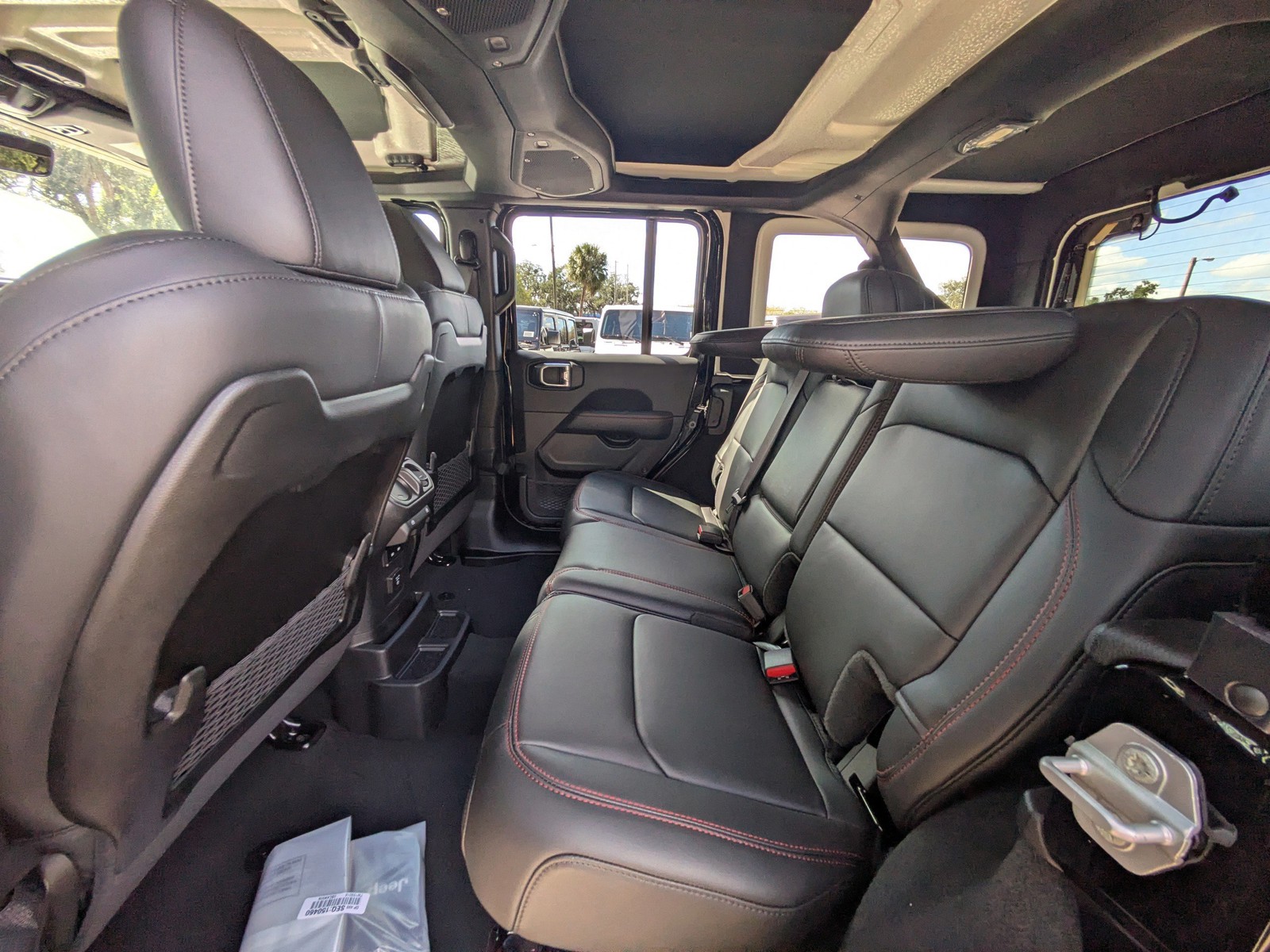 2026 Jeep Wrangler - Photo 12