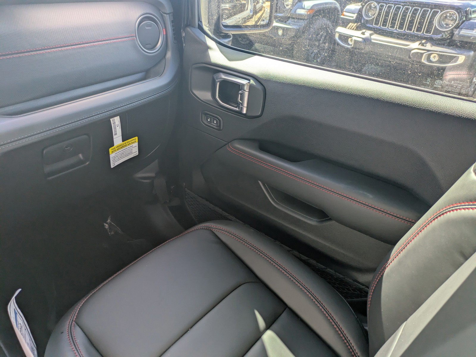 2026 Jeep Wrangler - Photo 15