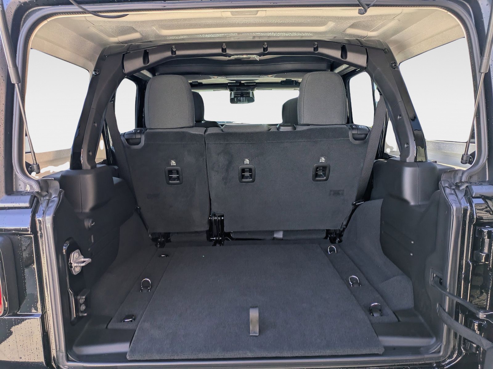 2025 Jeep Wrangler - Photo 10