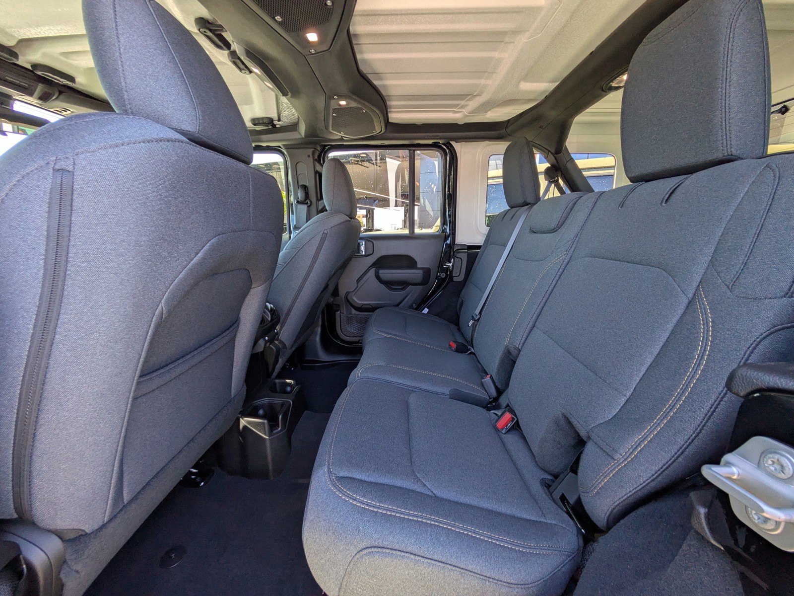 2025 Jeep Wrangler - Photo 11