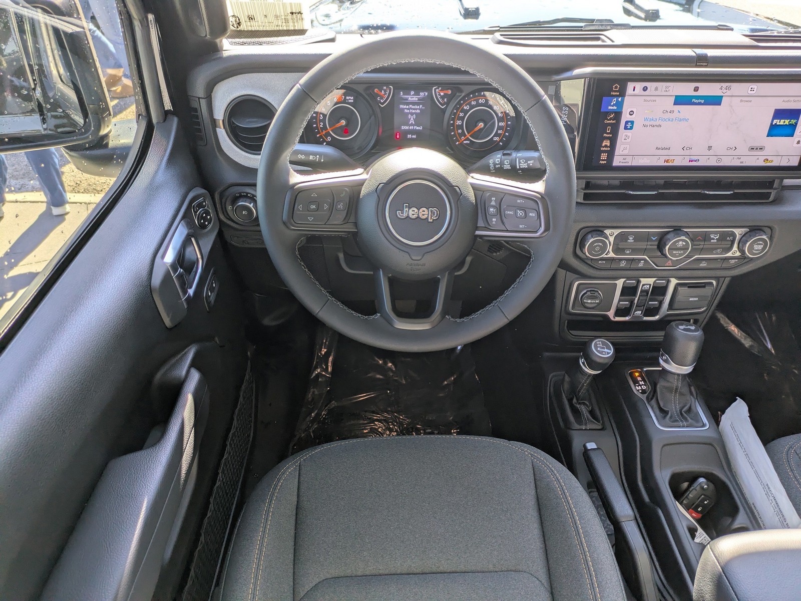 2025 Jeep Wrangler - Photo 13