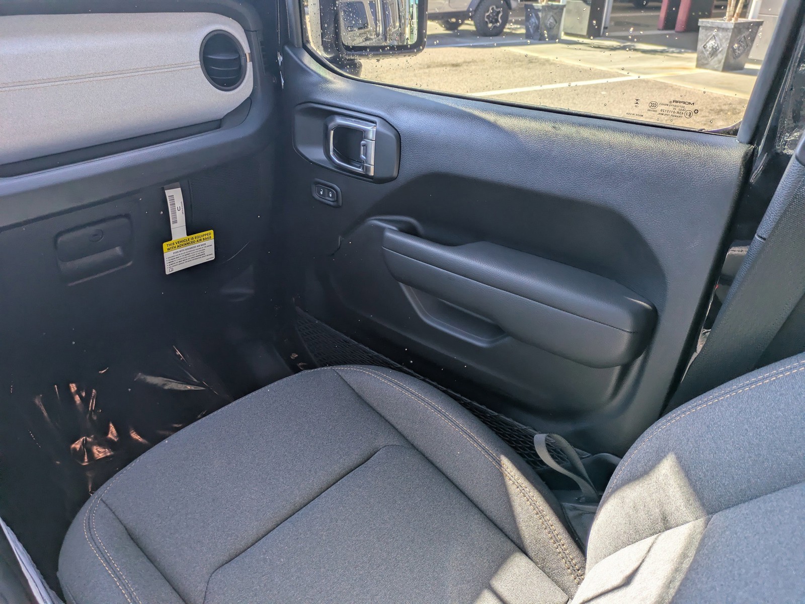 2025 Jeep Wrangler - Photo 14