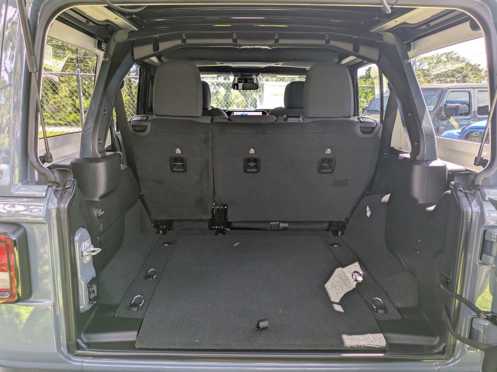 2025 Jeep Wrangler - Photo 11