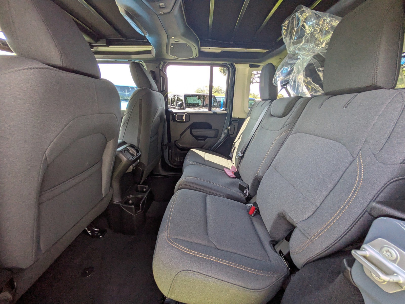 2025 Jeep Wrangler - Photo 12