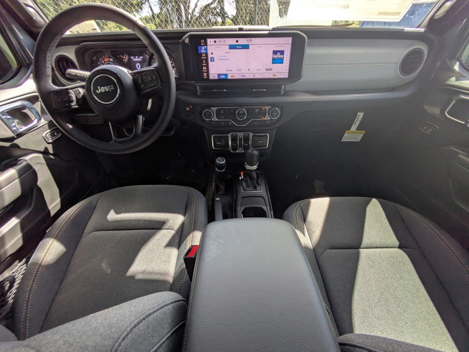 2025 Jeep Wrangler - Photo 13