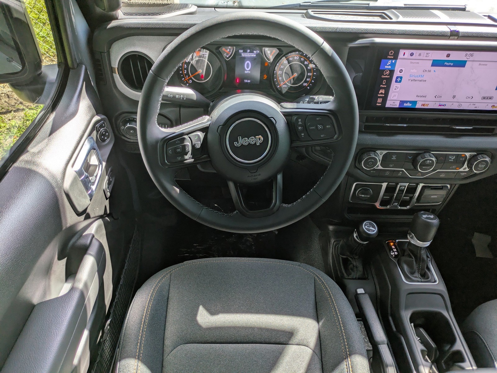 2025 Jeep Wrangler - Photo 14