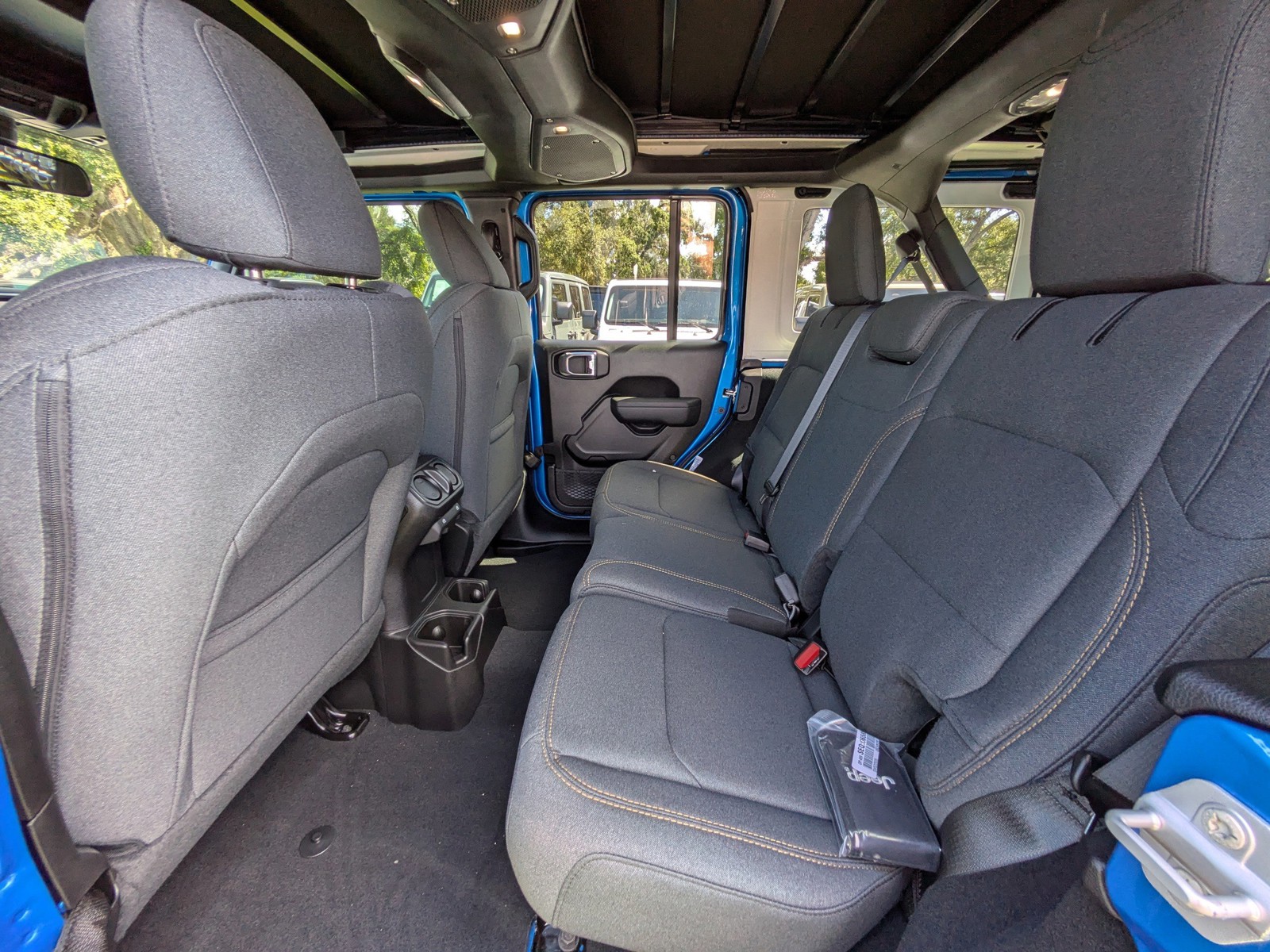 2025 Jeep Wrangler - Photo 12