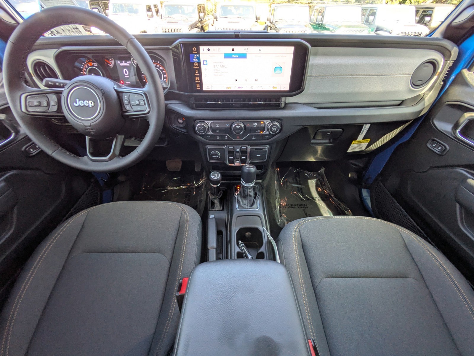 2025 Jeep Wrangler - Photo 13