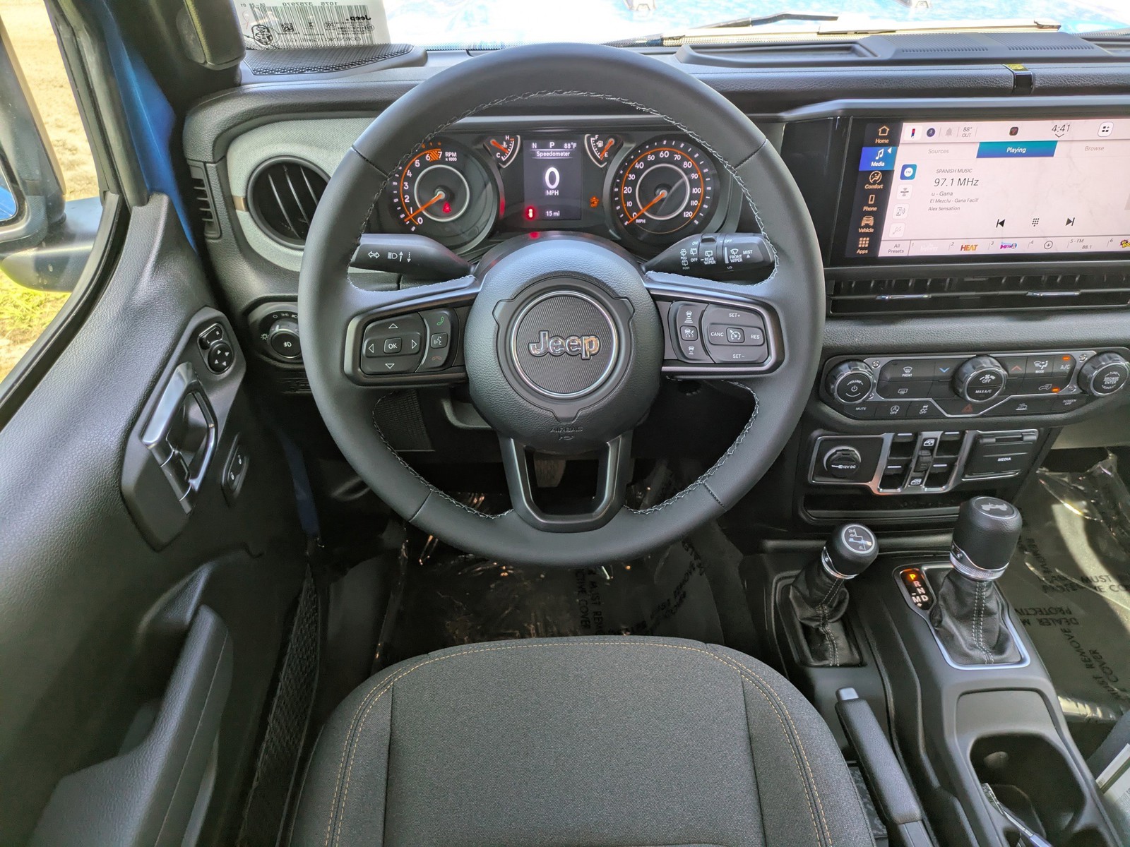 2025 Jeep Wrangler - Photo 14