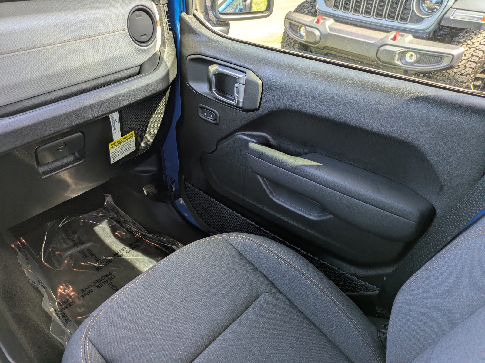2025 Jeep Wrangler - Photo 15