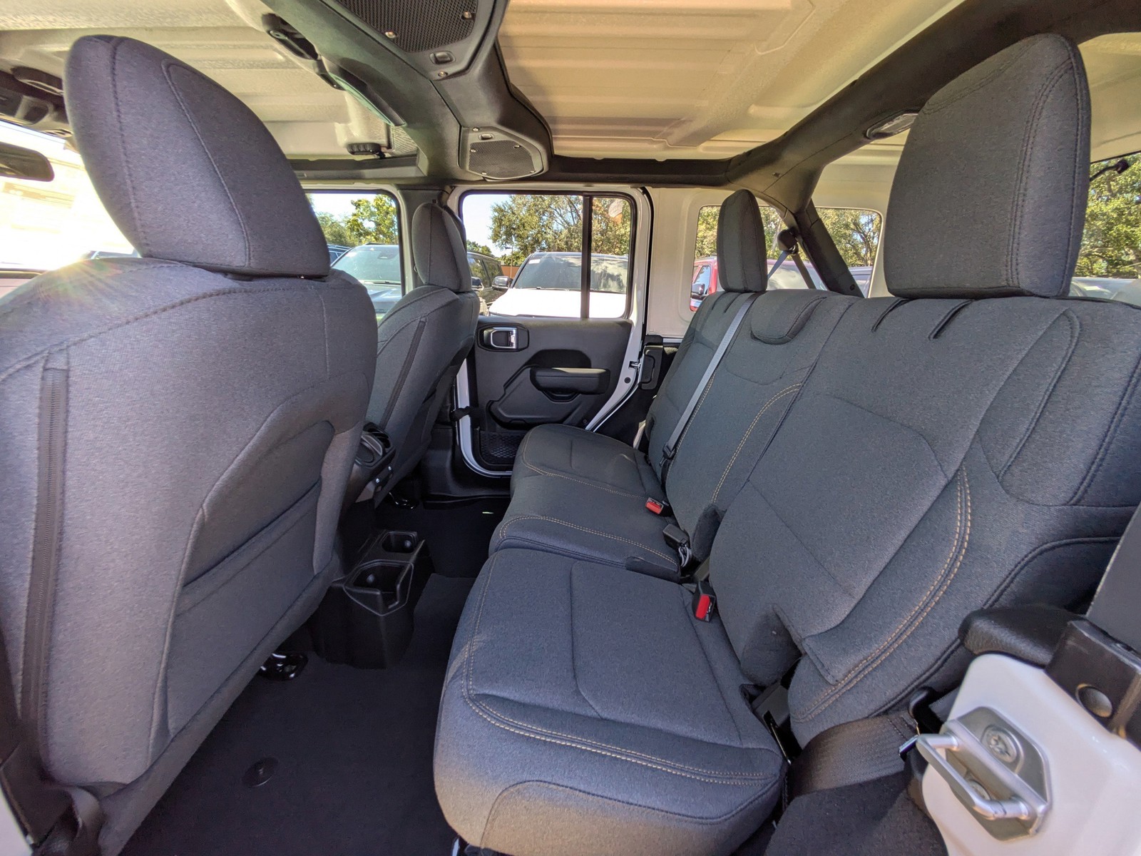 2025 Jeep Wrangler - Photo 12