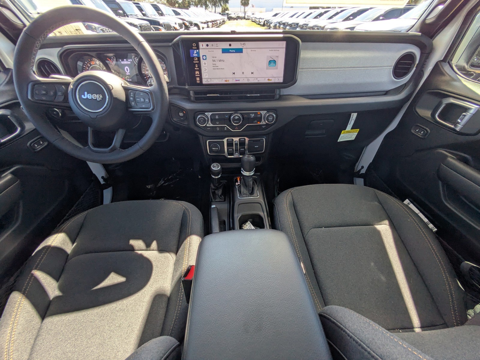 2025 Jeep Wrangler - Photo 13