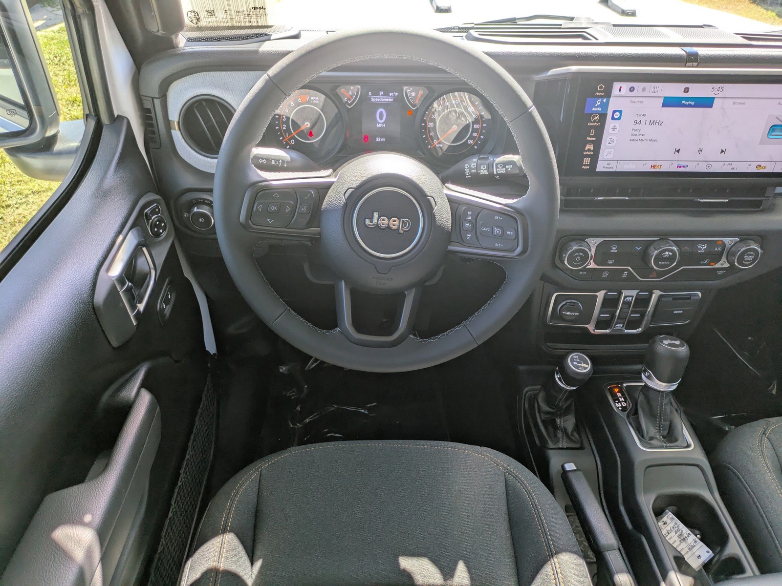 2025 Jeep Wrangler - Photo 14