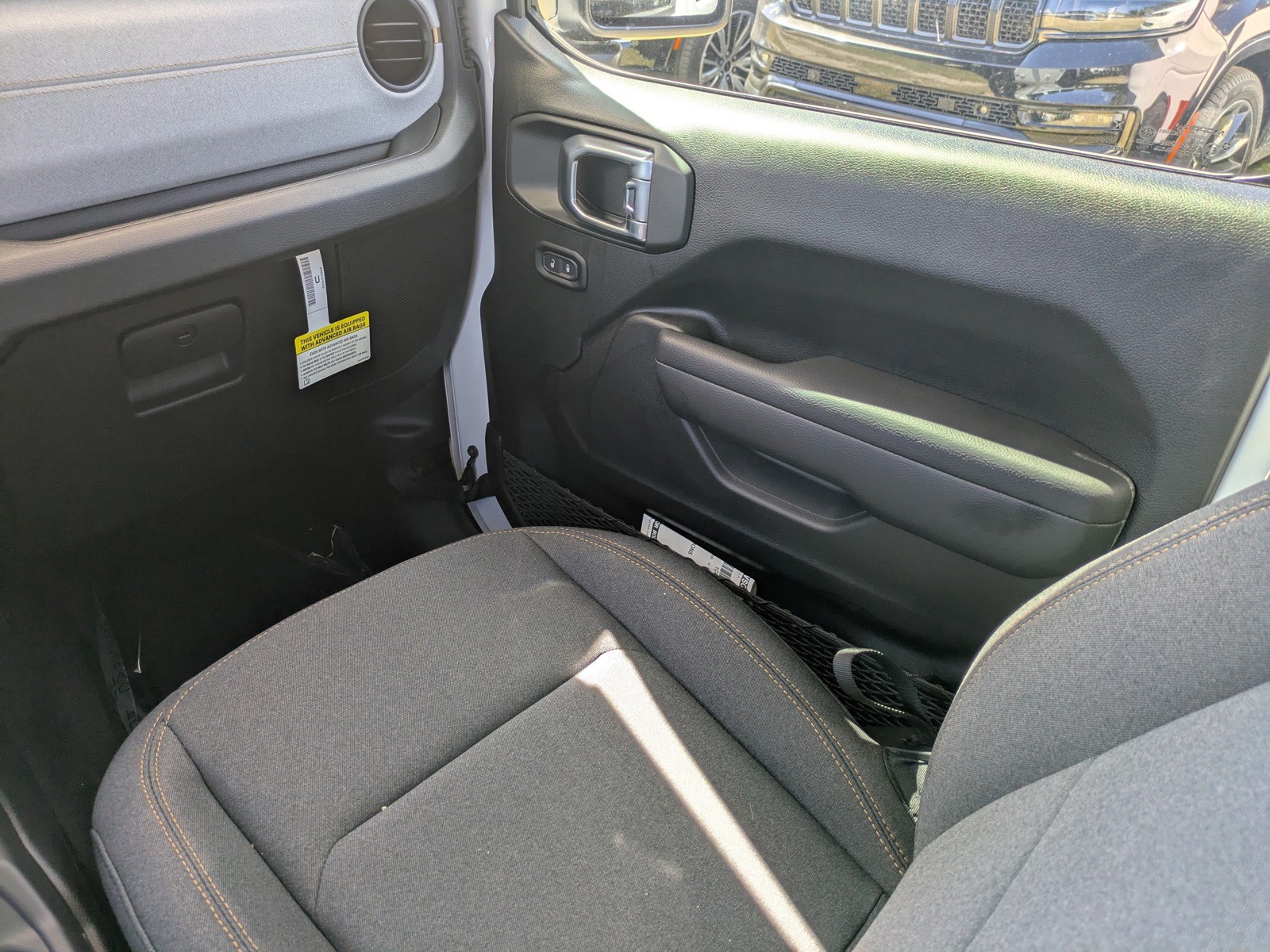 2025 Jeep Wrangler - Photo 15