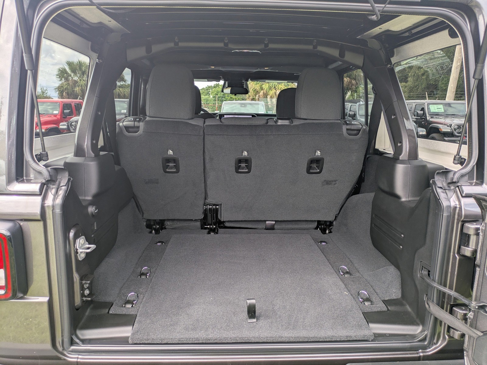2025 Jeep Wrangler - Photo 11