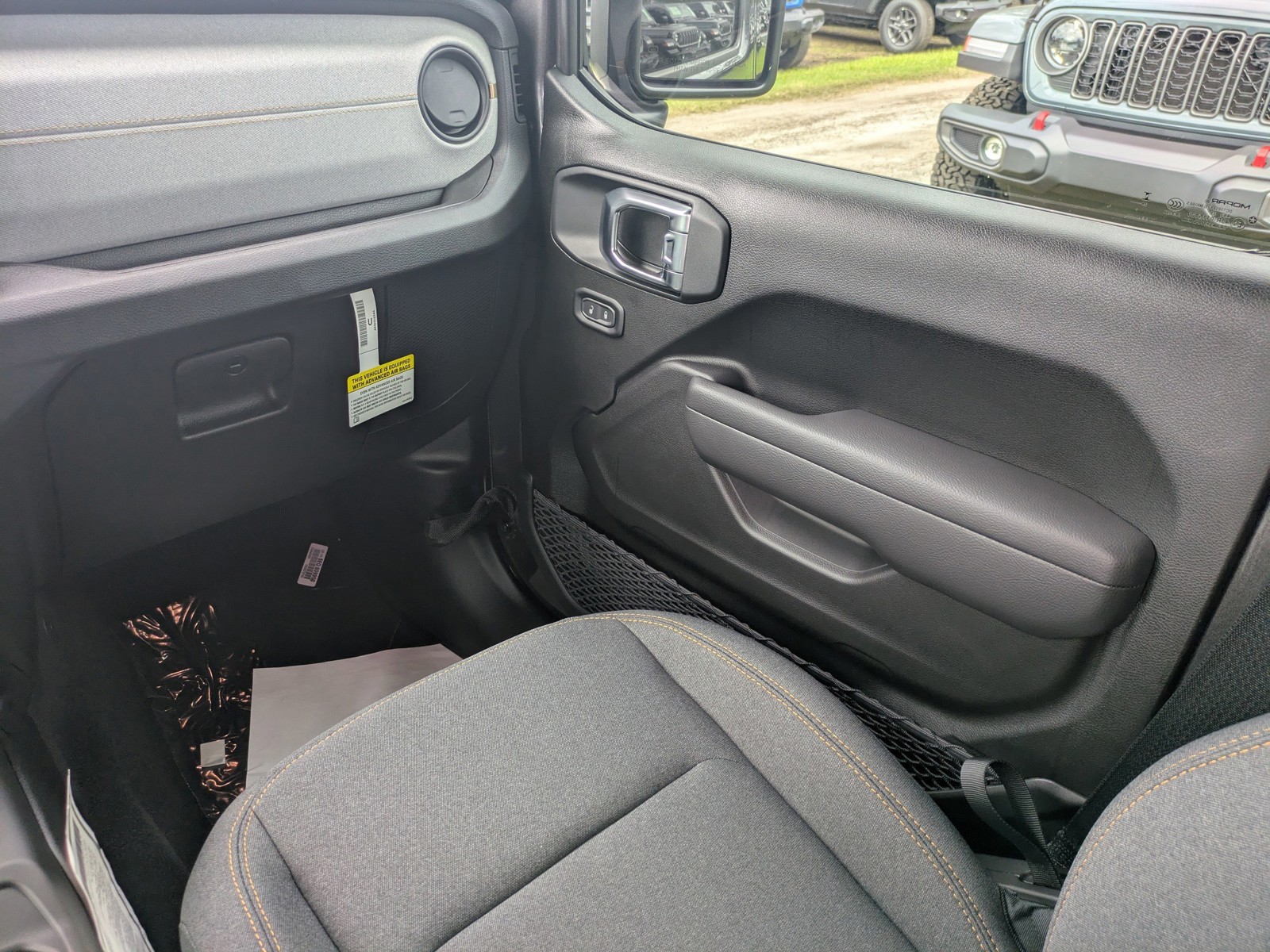 2025 Jeep Wrangler - Photo 15