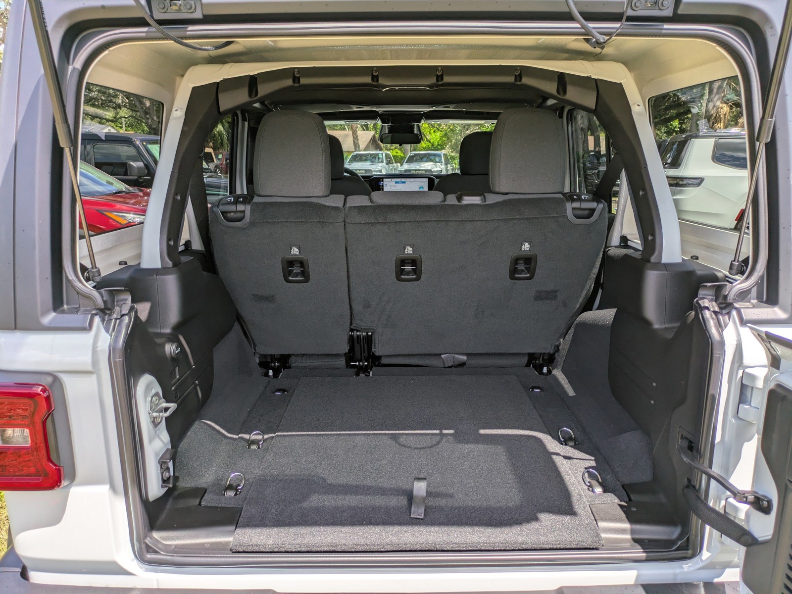 2025 Jeep Wrangler - Photo 11