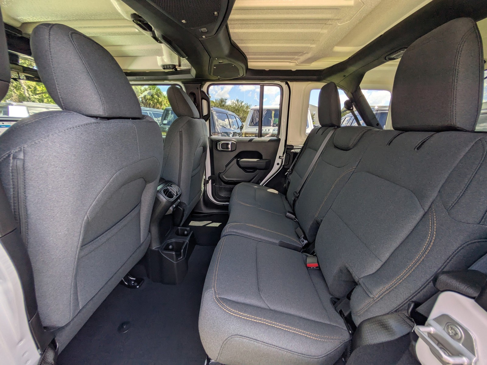 2025 Jeep Wrangler - Photo 12