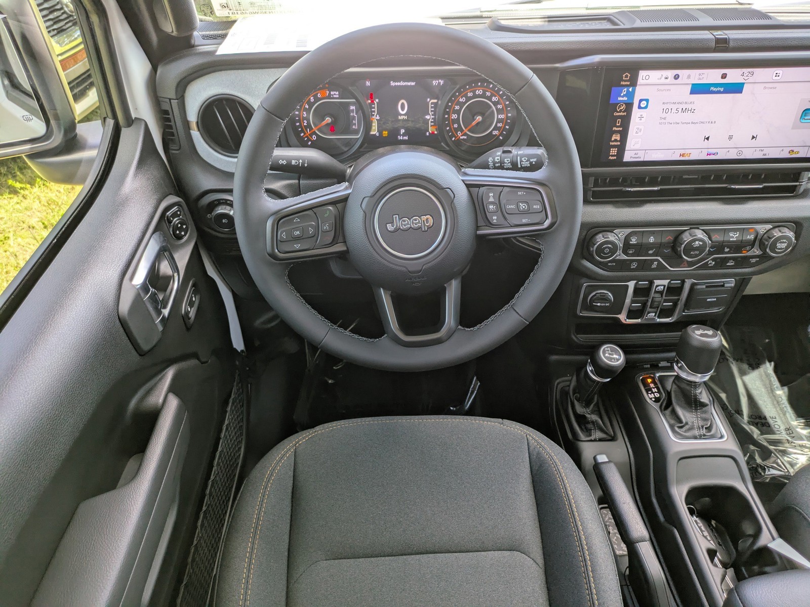 2025 Jeep Wrangler - Photo 14