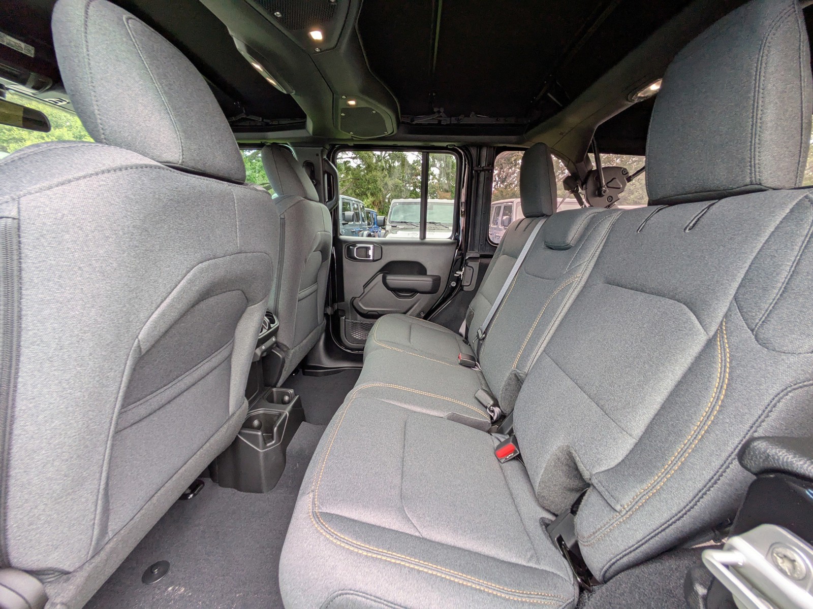 2025 Jeep Wrangler - Photo 11