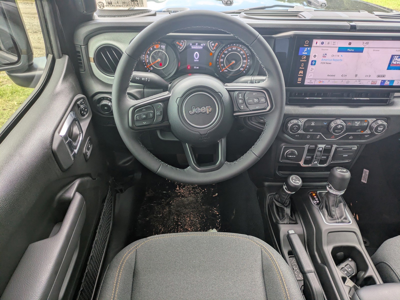 2025 Jeep Wrangler - Photo 13