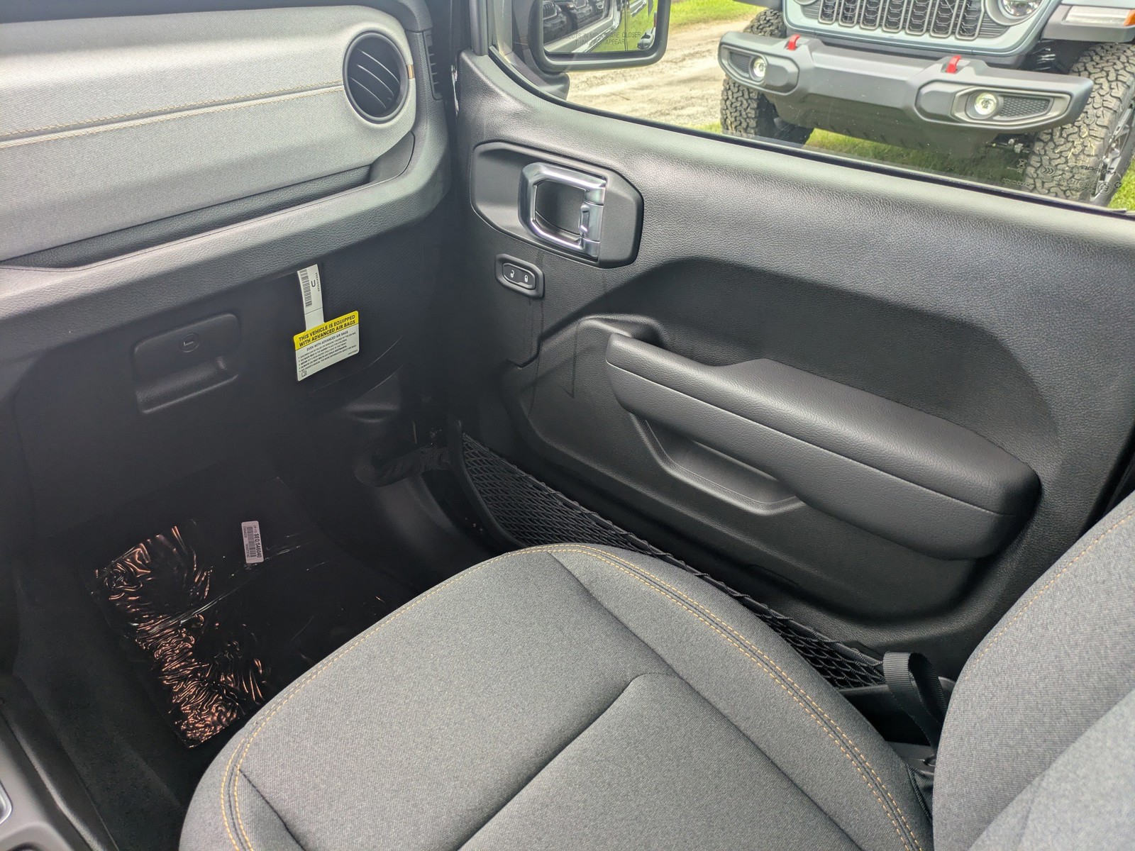 2025 Jeep Wrangler - Photo 14