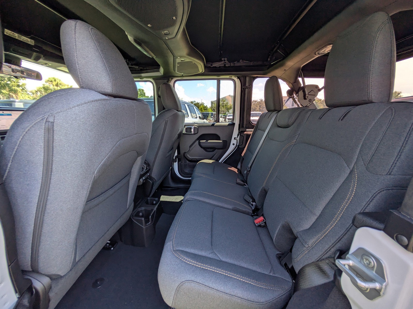 2025 Jeep Wrangler - Photo 12
