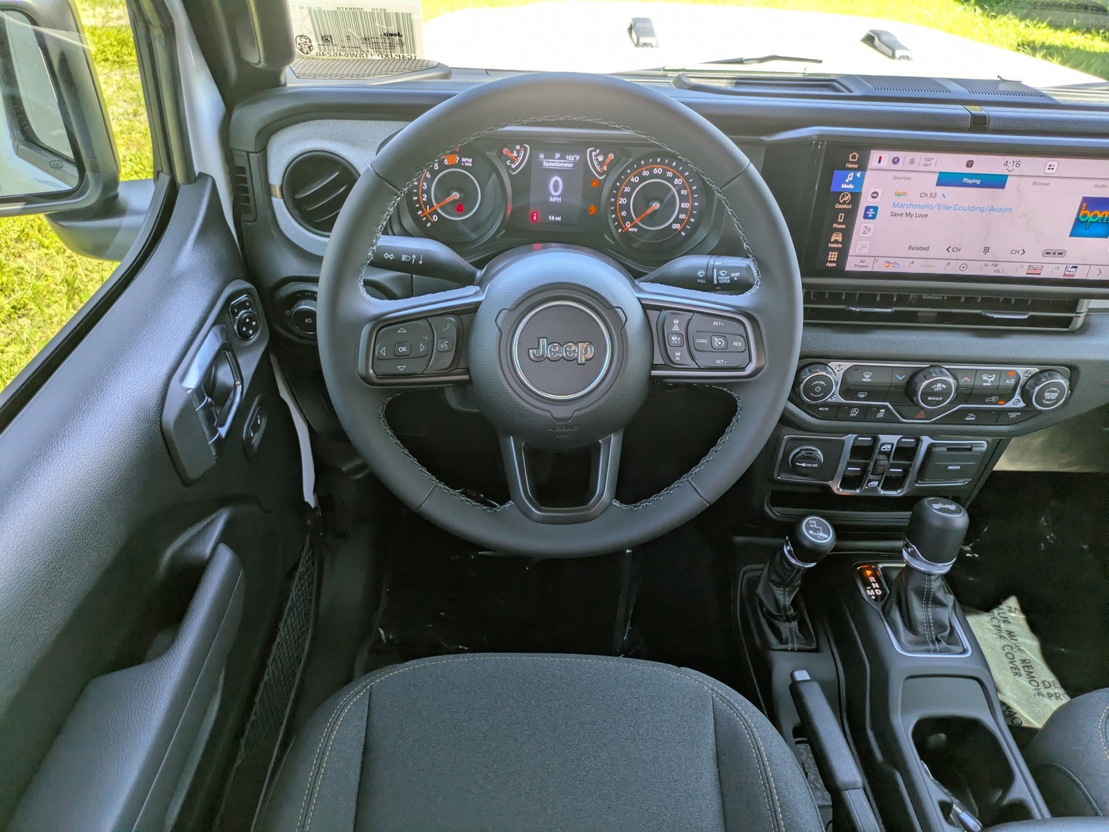 2025 Jeep Wrangler - Photo 14