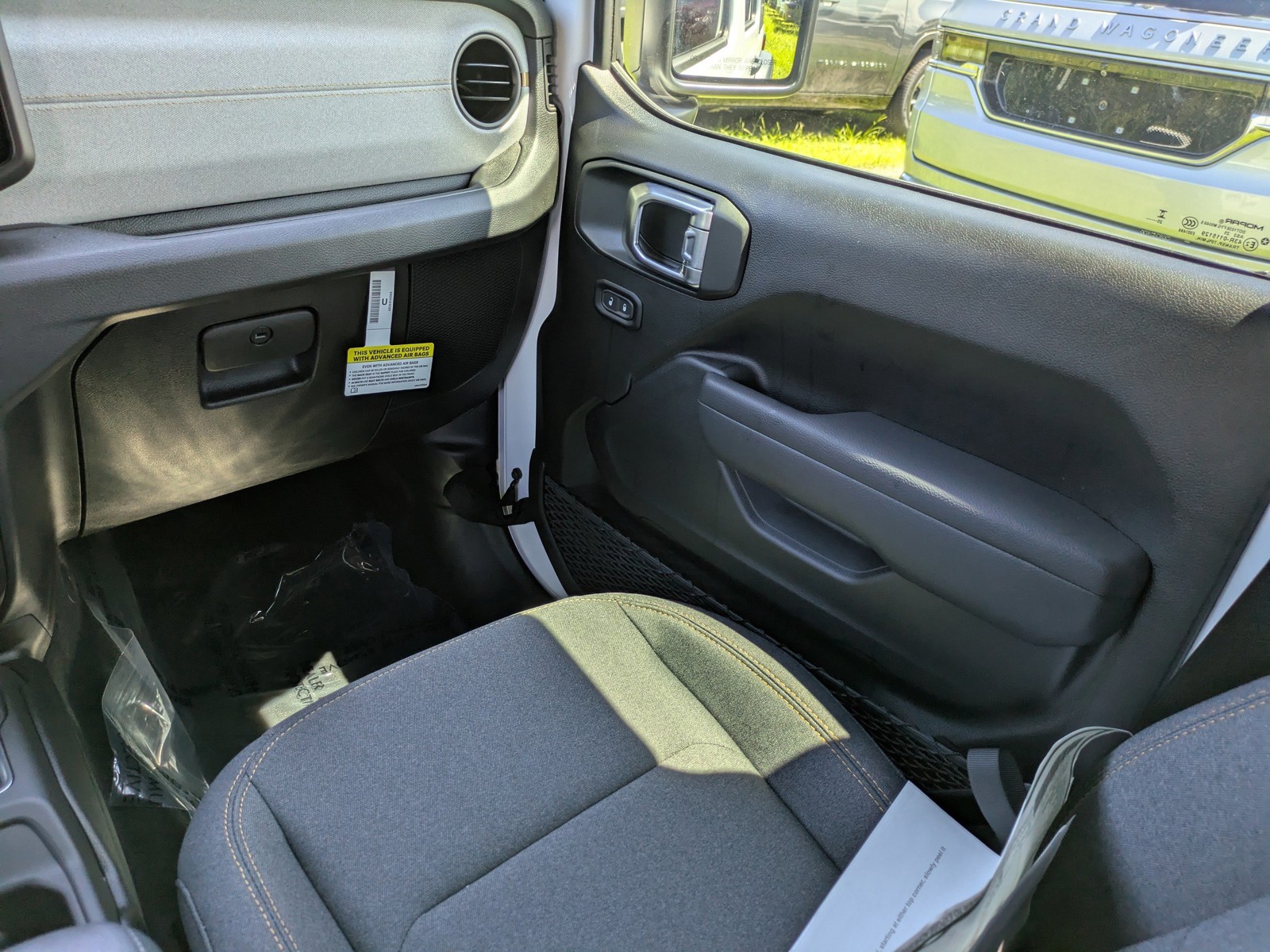 2025 Jeep Wrangler - Photo 15