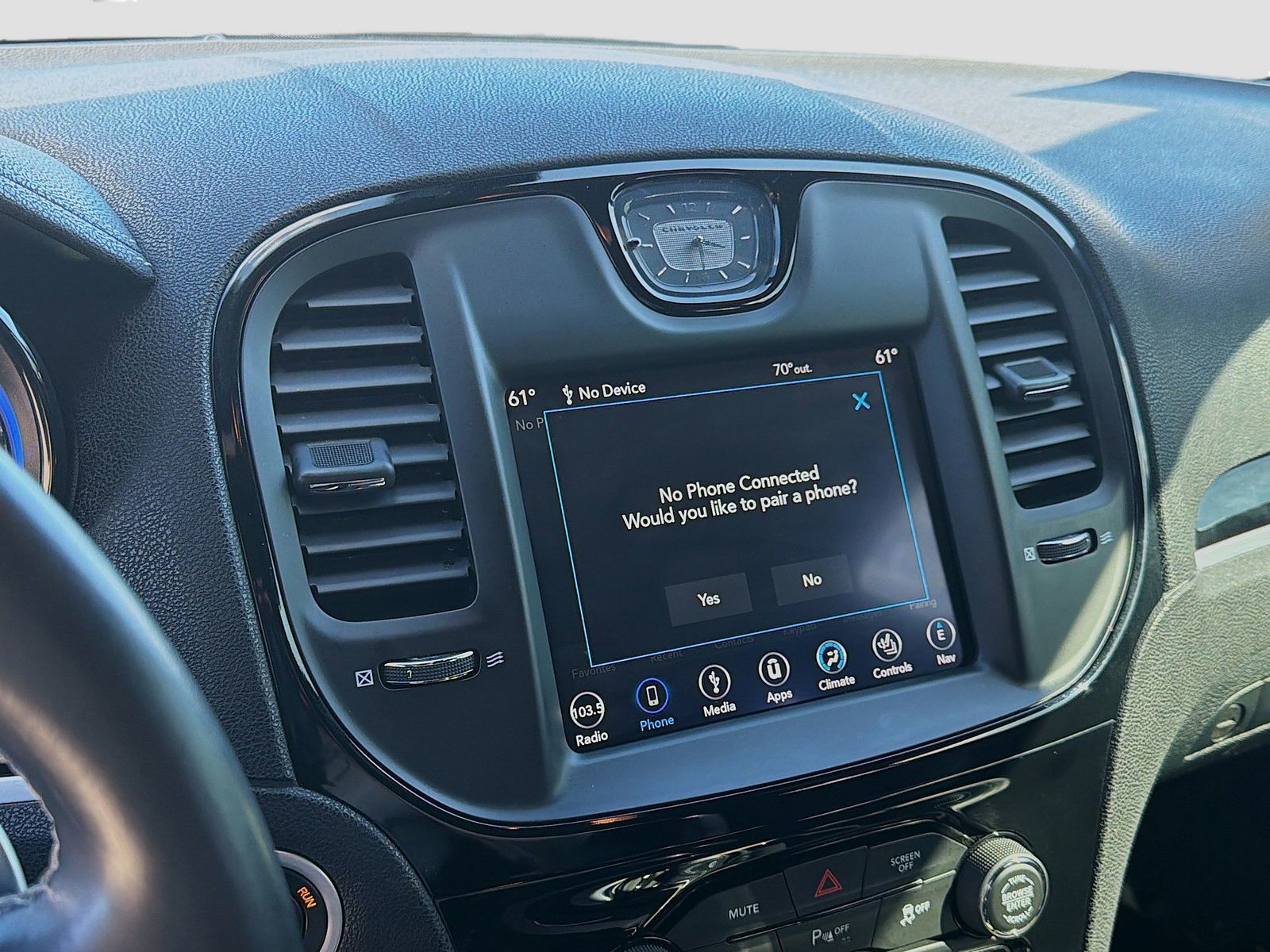 2018 Chrysler 300 - Photo 10