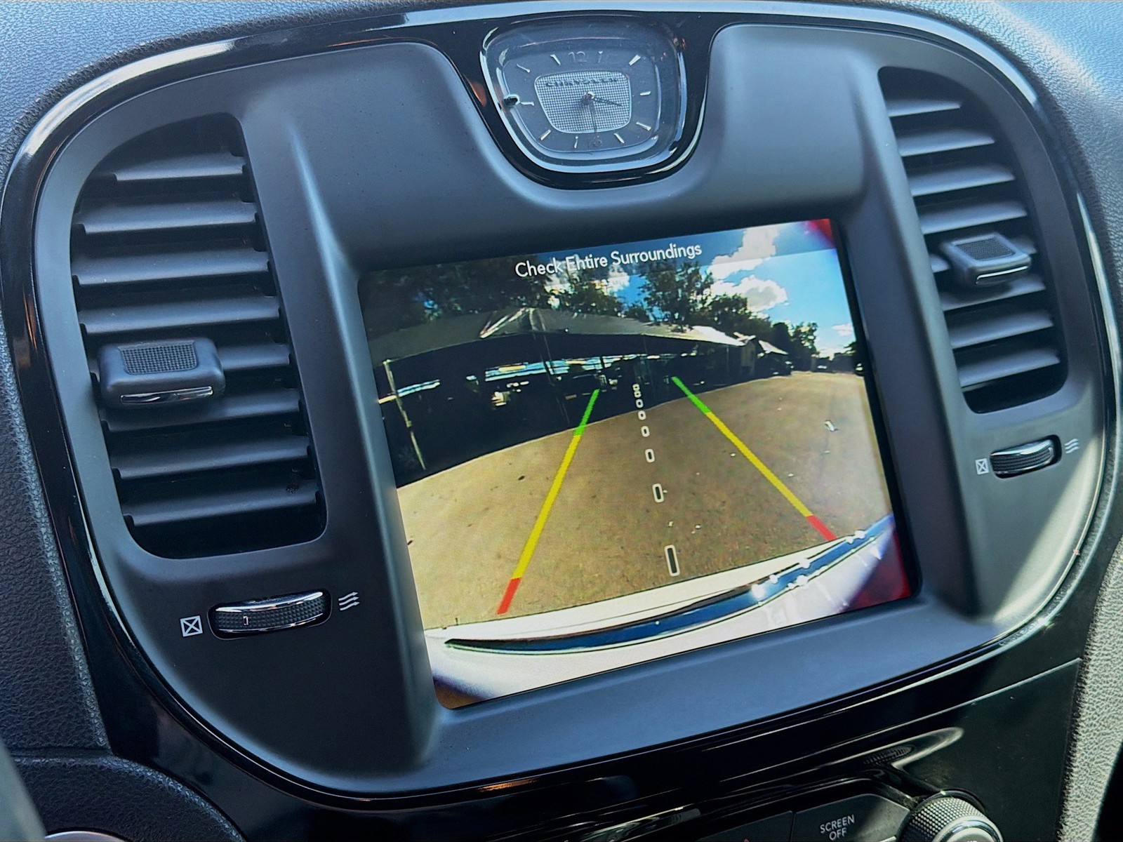 2018 Chrysler 300 - Photo 11