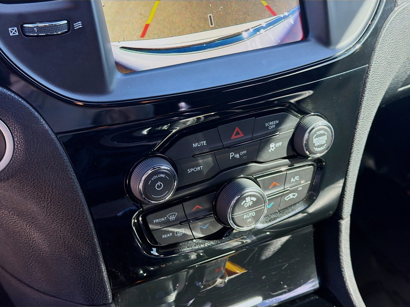 2018 Chrysler 300 - Photo 12