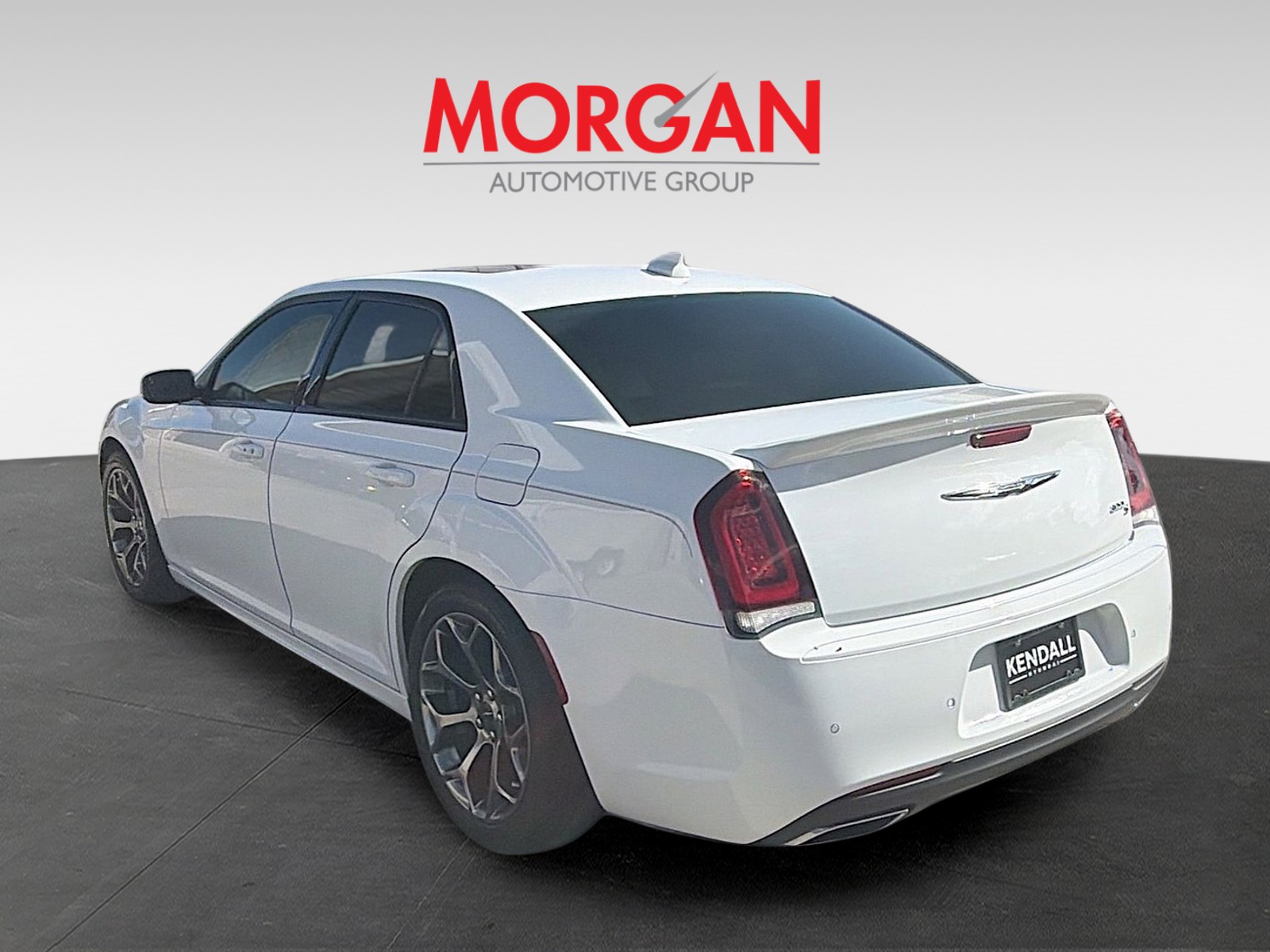2018 Chrysler 300 - Photo 4
