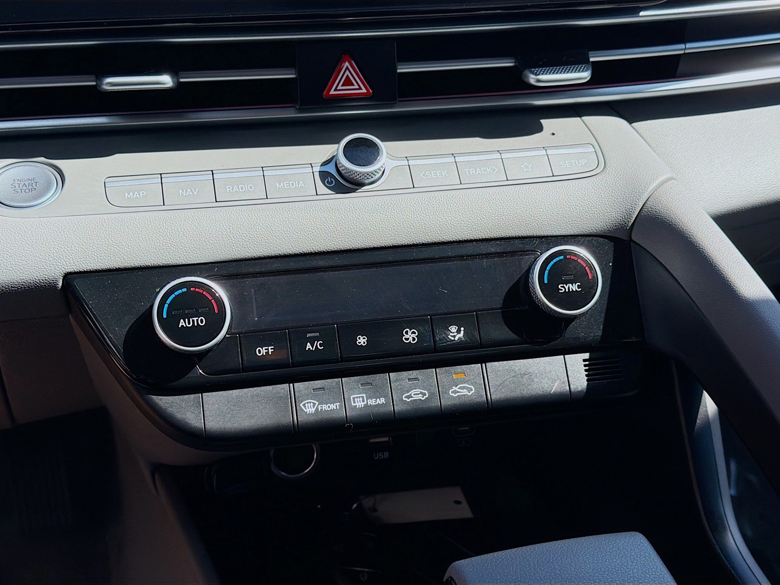 2024 Hyundai Elantra - Photo 12
