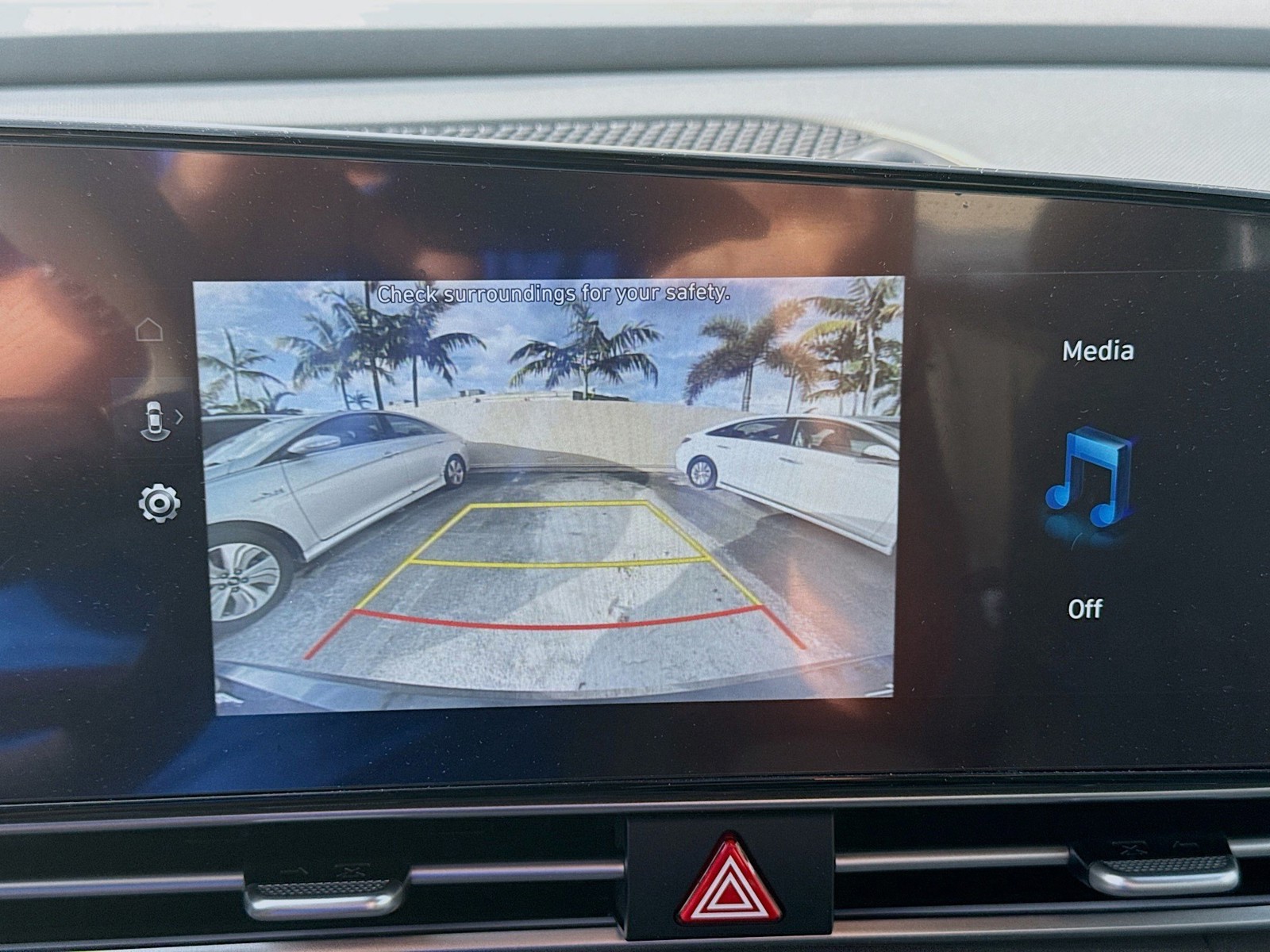 2025 Hyundai Elantra - Photo 12