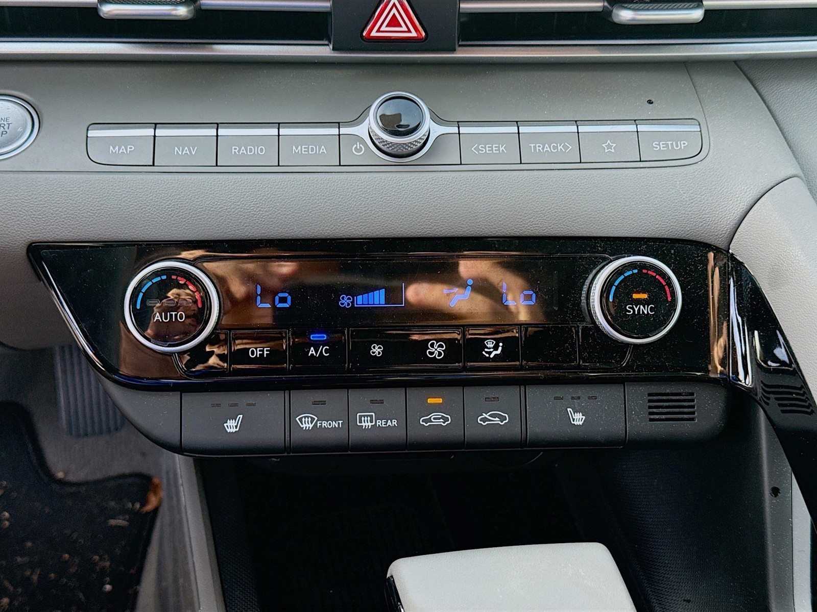2025 Hyundai Elantra - Photo 13