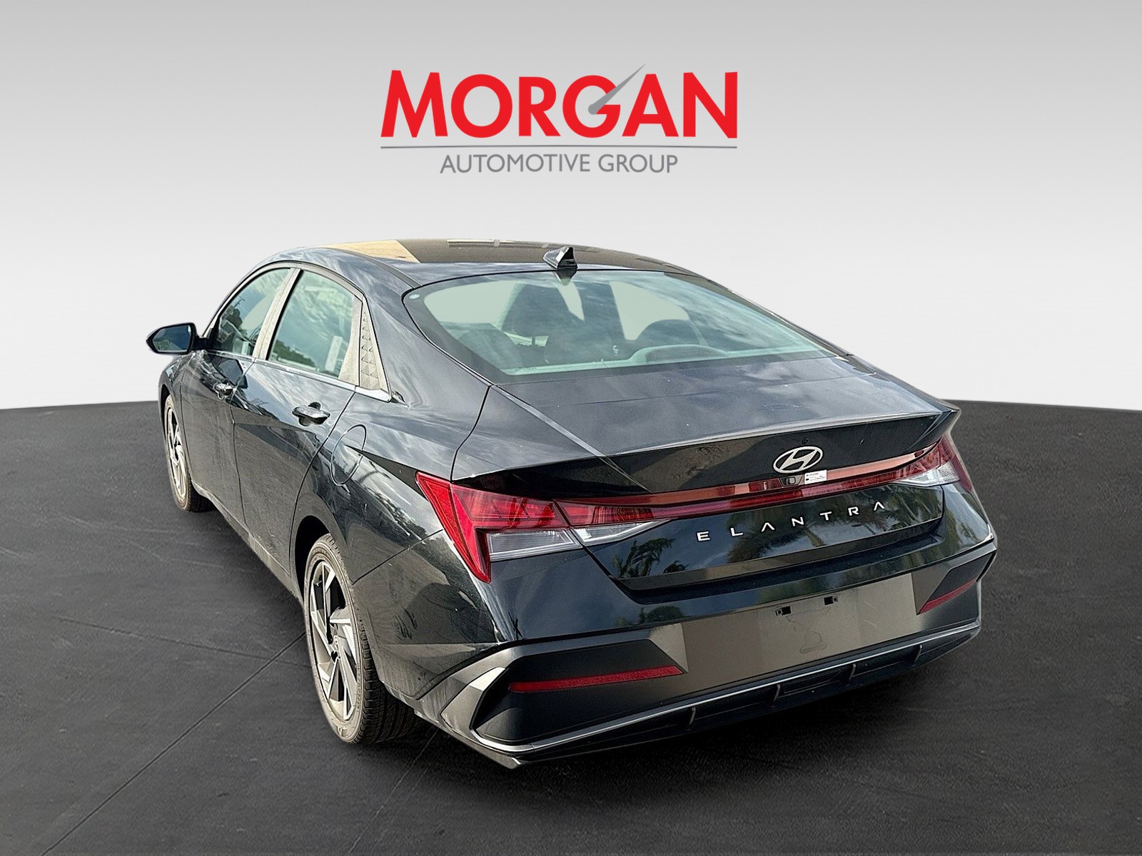 2025 Hyundai Elantra - Photo 4