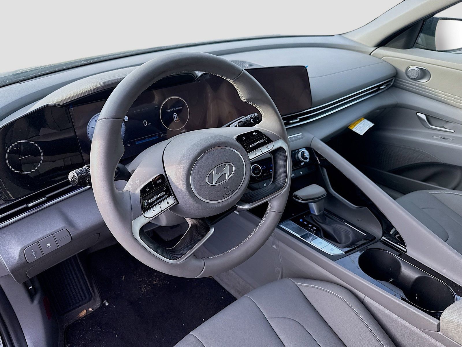 2025 Hyundai Elantra - Photo 7
