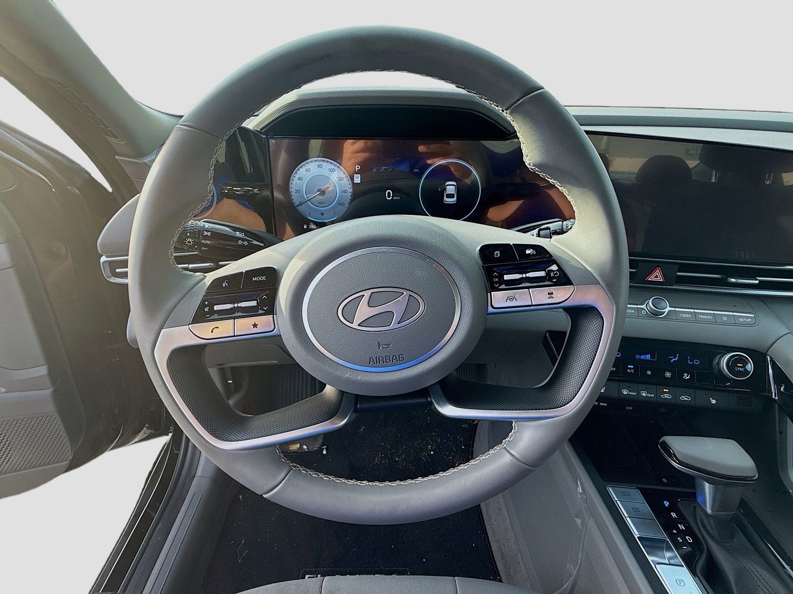 2025 Hyundai Elantra - Photo 8