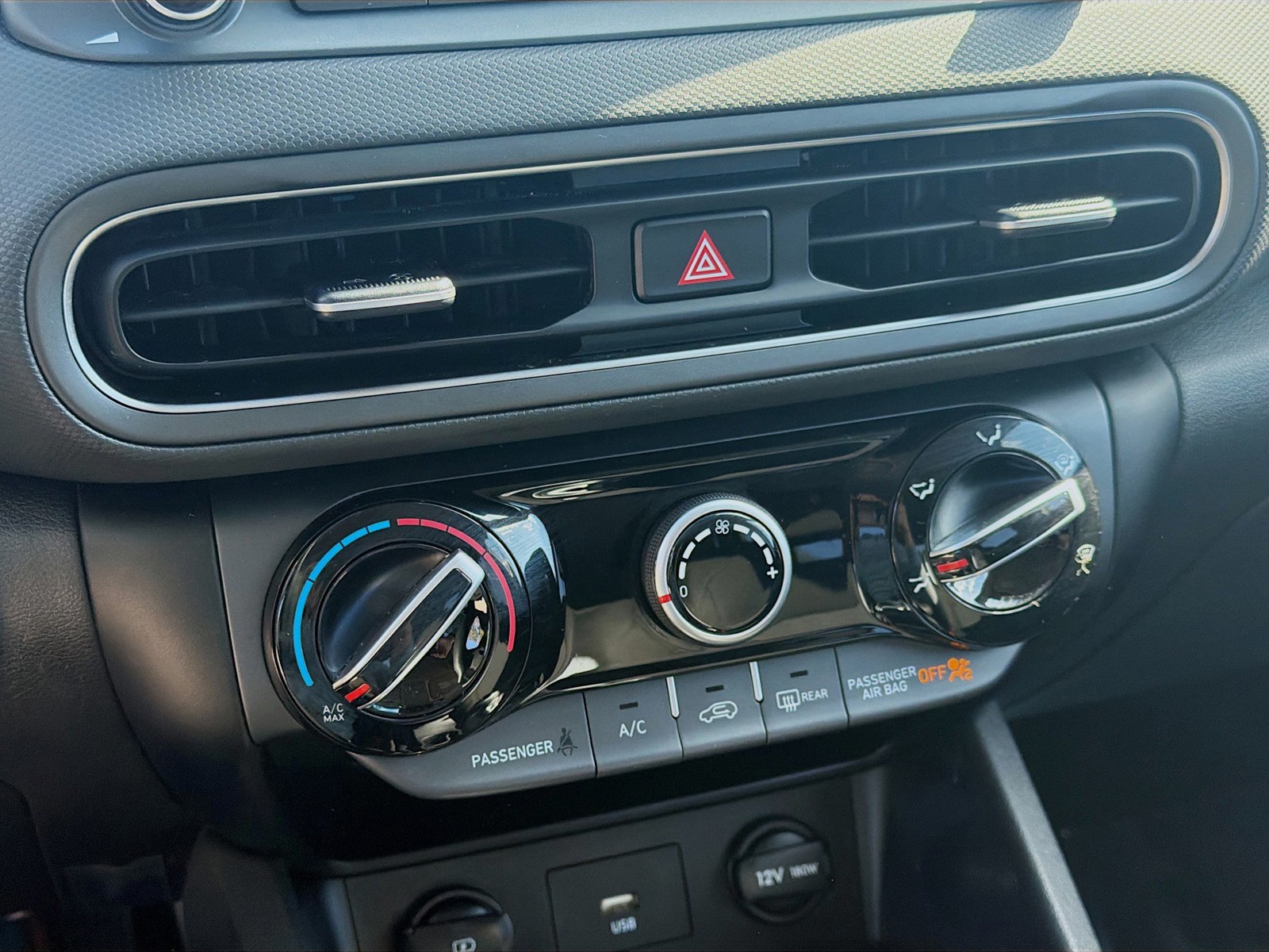2023 Hyundai Kona - Photo 12