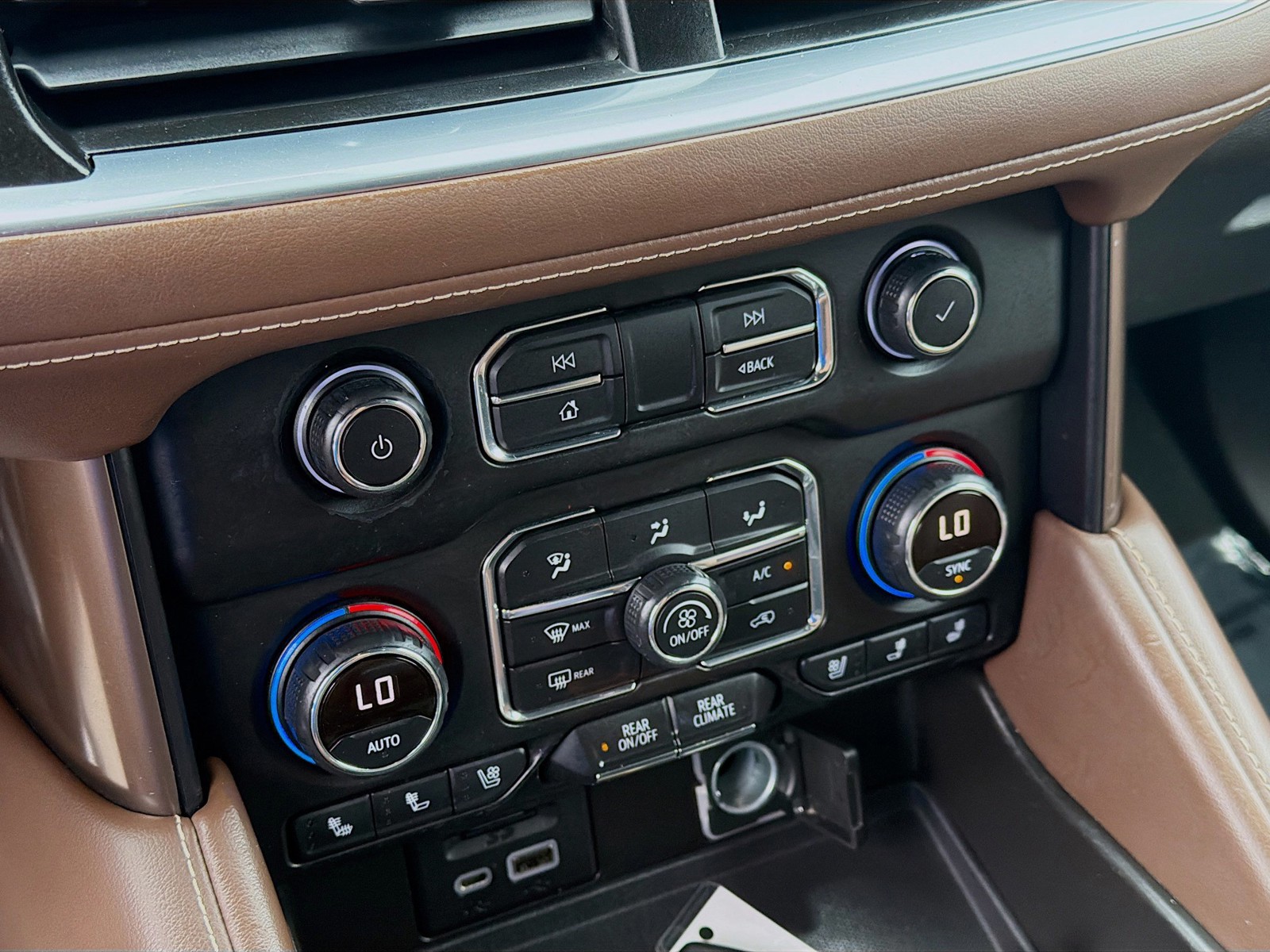 2021 Chevrolet Tahoe - Photo 12