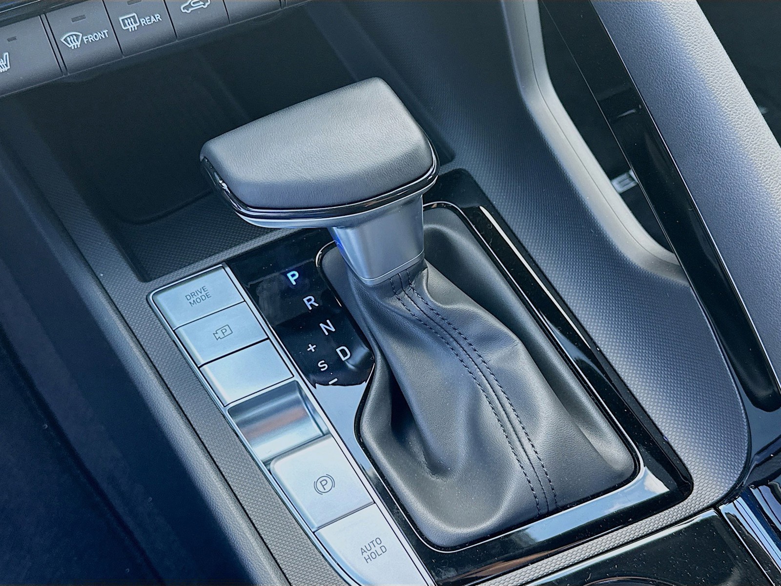 2025 Hyundai ELANTRA - Photo 15