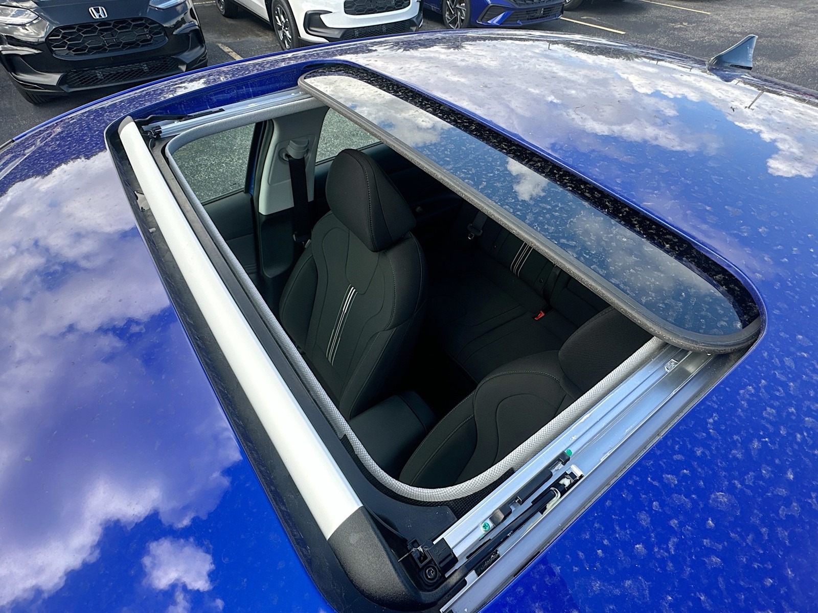 2025 Hyundai ELANTRA - Photo 7